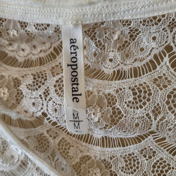 JUNIOR WOMANS AEROPOSTALE WHITE THIN TOP- SIZE MEDIUM - USED GREAT CONDITION - Picture 3 of 3